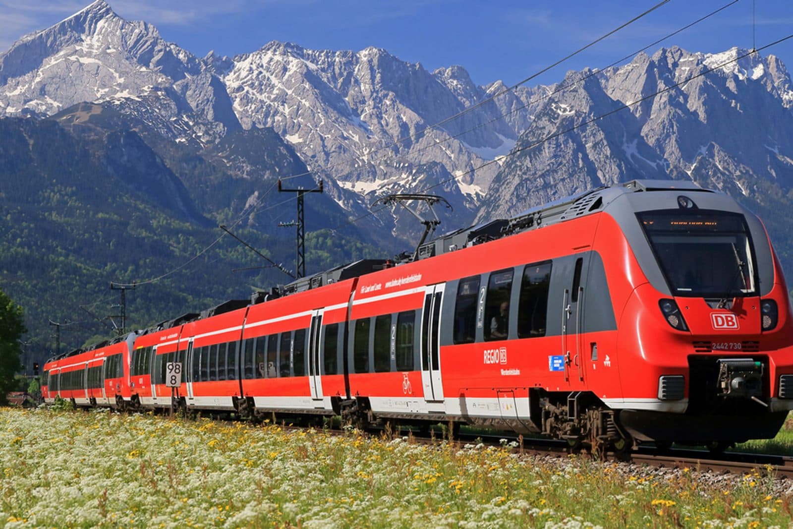 DB Regio train in front of the Alps with Zugspitze near Garmisch-Partenkirchen – included in the Deutschlandticket
