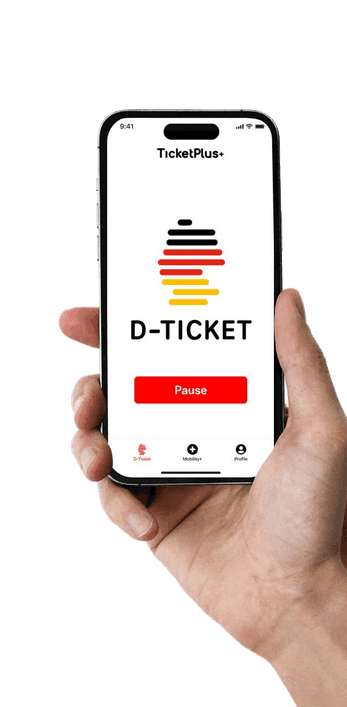 Hand hält iPhone mit TicketPlus+ App – Deutschlandticket pausieren